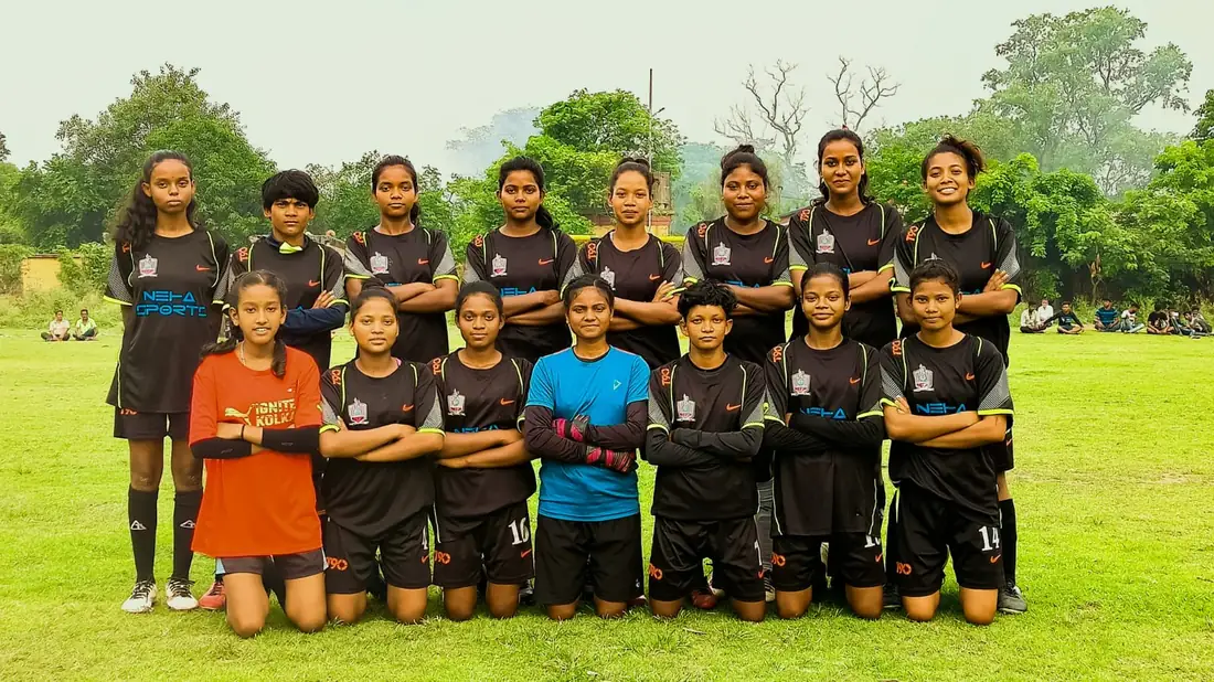 A girls' team at an FFCI program.